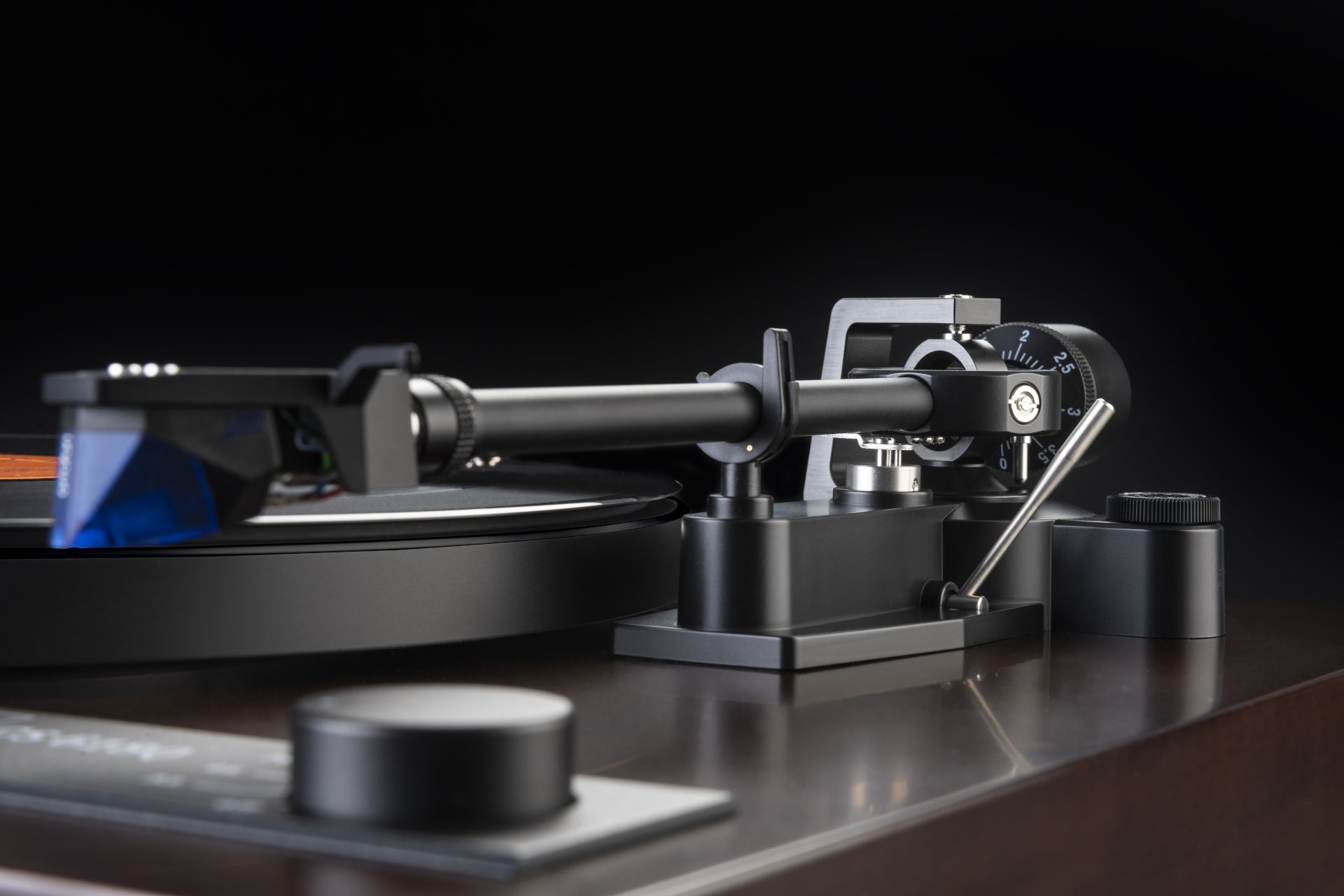 CS 618Q Walnuss Turntable