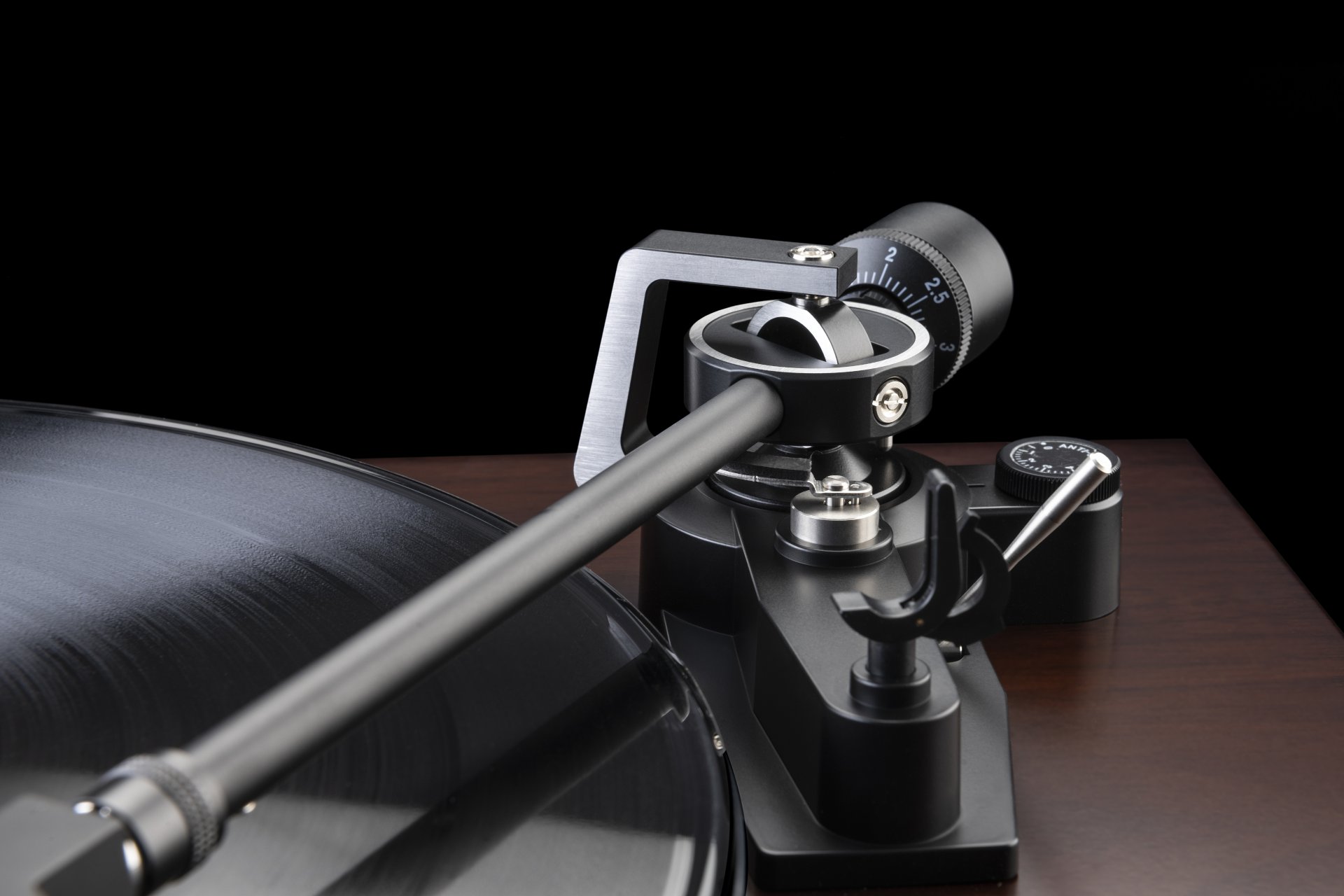 CS 618Q Walnuss Turntable